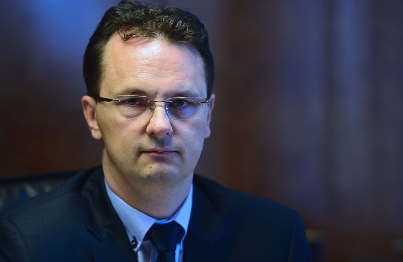 Шпијунка: Рами три прста 